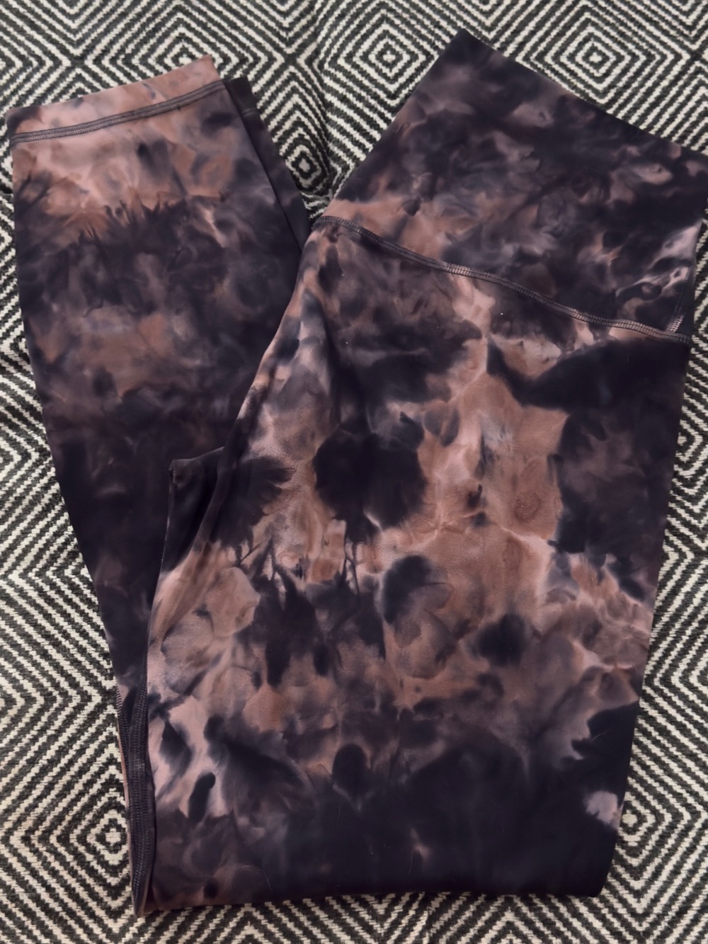 lululemon athletica 7/8 Tie-Dye Leggings in Black and pink